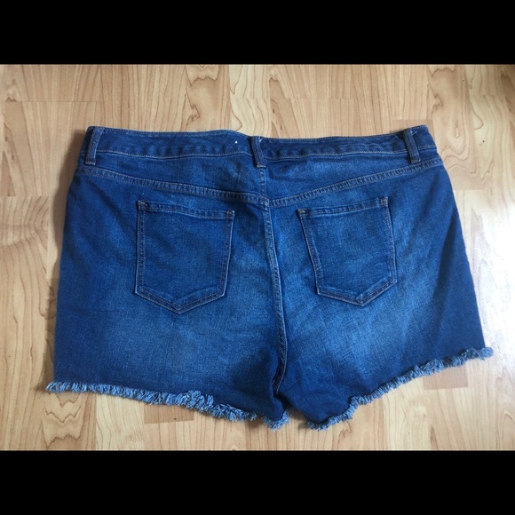 Jean shorts - plus size - Picture 2 of 2